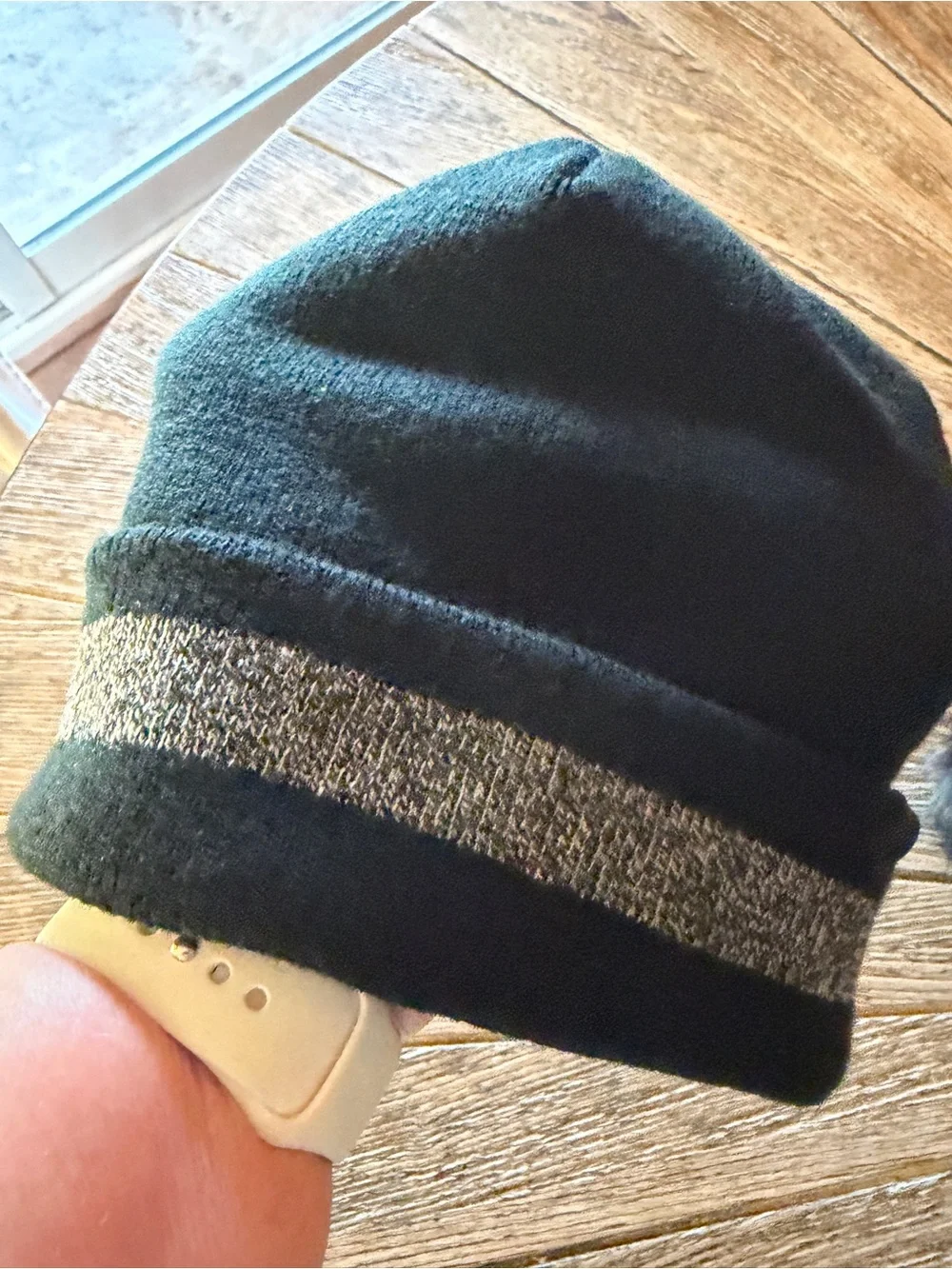 Levi’s black and gray cuffed knit beanie hat